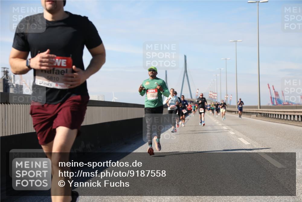 03.10.2025 - Köhlbrandbrückenlauf Yannick Fuchs http://msf.ph/oto/9187558 03.10.2025 11:46:07 Position 3 5810 meine-sportfotos.de