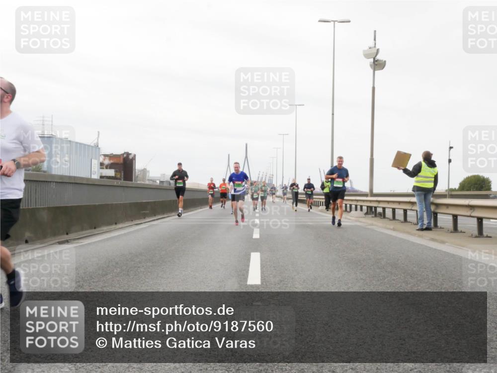 03.10.2025 - Köhlbrandbrückenlauf Matties Gatica Varas http://msf.ph/oto/9187560 03.10.2025 15:50:49 Position 3  meine-sportfotos.de
