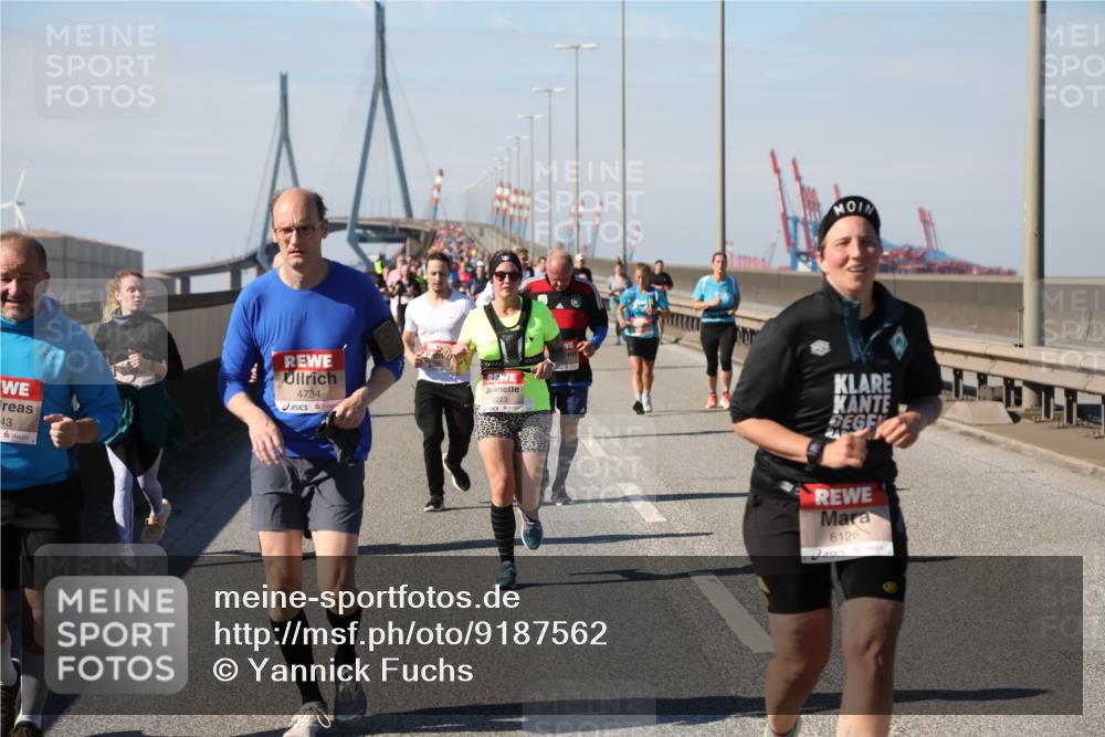 03.10.2025 - Köhlbrandbrückenlauf Yannick Fuchs http://msf.ph/oto/9187562 03.10.2025 12:06:49 Position 3 43, 4734, 6126 meine-sportfotos.de