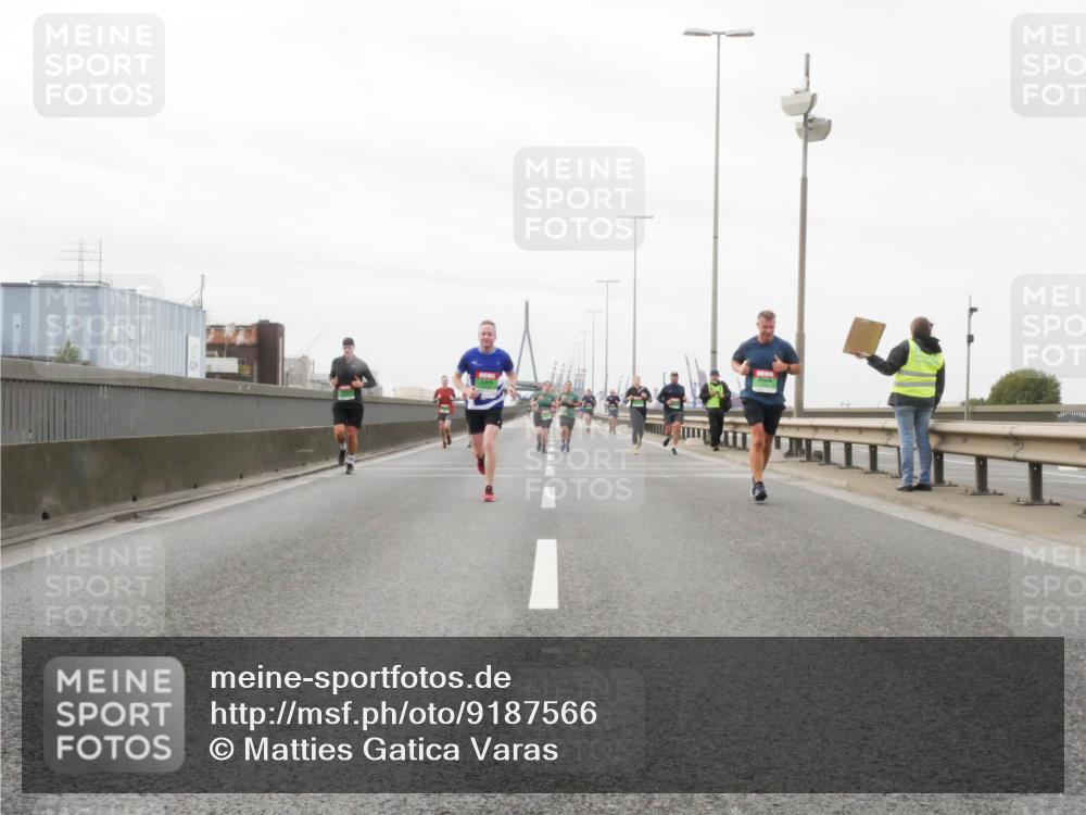 03.10.2025 - Köhlbrandbrückenlauf Matties Gatica Varas http://msf.ph/oto/9187566 03.10.2025 15:50:50 Position 3  meine-sportfotos.de