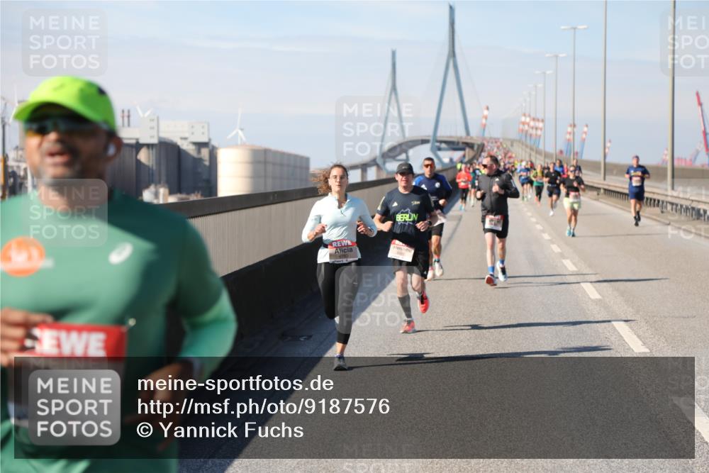 03.10.2025 - Köhlbrandbrückenlauf Yannick Fuchs http://msf.ph/oto/9187576 03.10.2025 11:46:09 Position 3 6730 meine-sportfotos.de