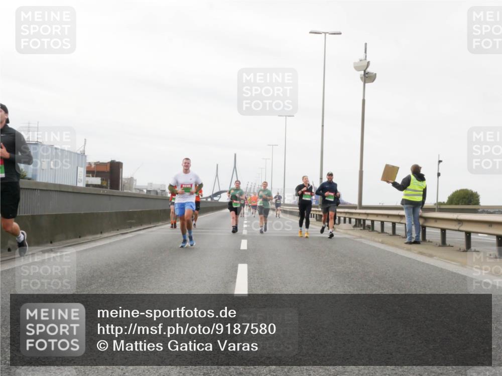 03.10.2025 - Köhlbrandbrückenlauf Matties Gatica Varas http://msf.ph/oto/9187580 03.10.2025 15:50:53 Position 3  meine-sportfotos.de