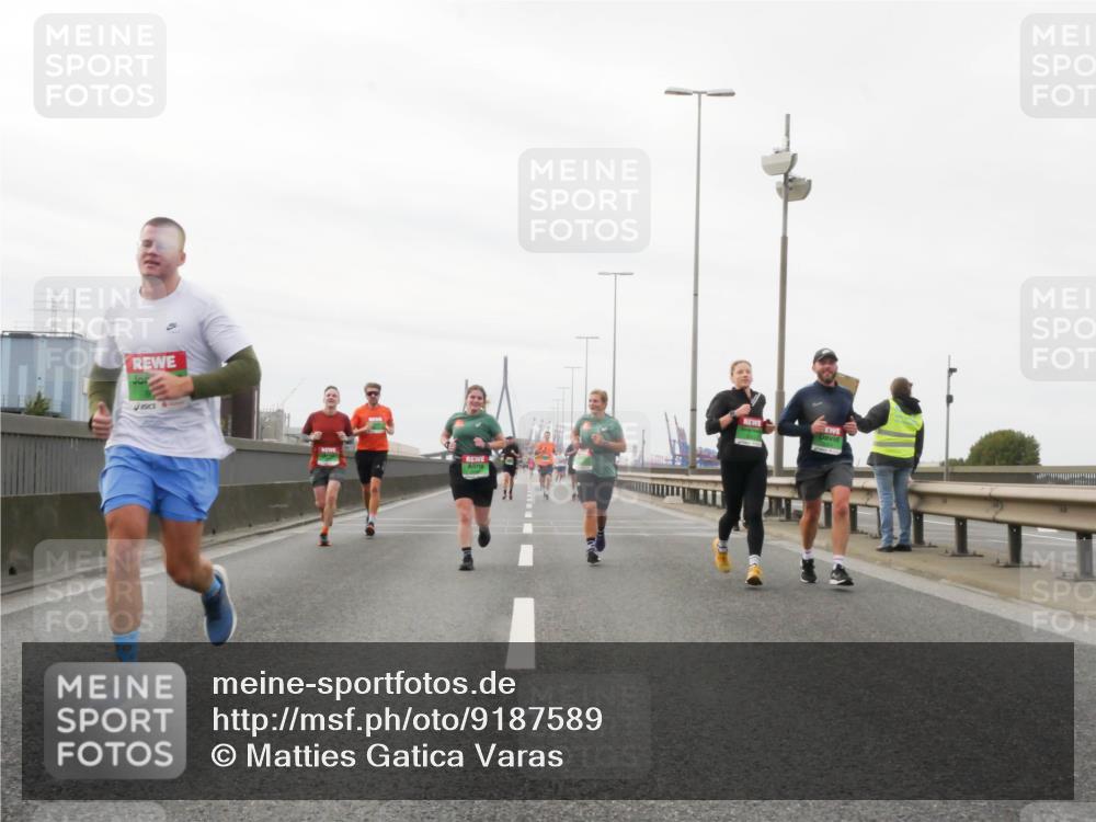 03.10.2025 - Köhlbrandbrückenlauf Matties Gatica Varas http://msf.ph/oto/9187589 03.10.2025 15:50:55 Position 3  meine-sportfotos.de