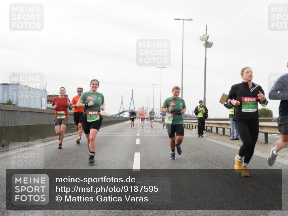 03.10.2025 - Köhlbrandbrückenlauf Matties Gatica Varas http://msf.ph/oto/9187595 03.10.2025 15:50:56 Position 3 9456, 9353 meine-sportfotos.de
