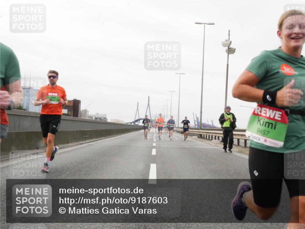 03.10.2025 - Köhlbrandbrückenlauf Matties Gatica Varas http://msf.ph/oto/9187603 03.10.2025 15:50:58 Position 3 10, 9457 meine-sportfotos.de