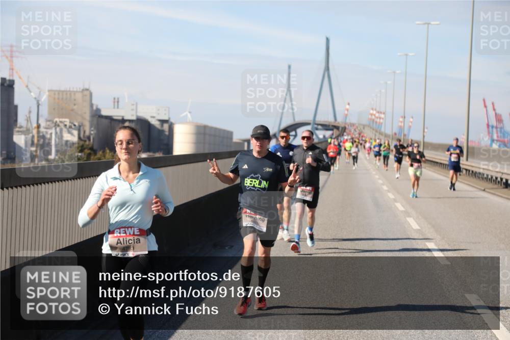 03.10.2025 - Köhlbrandbrückenlauf Yannick Fuchs http://msf.ph/oto/9187605 03.10.2025 11:46:11 Position 3  meine-sportfotos.de