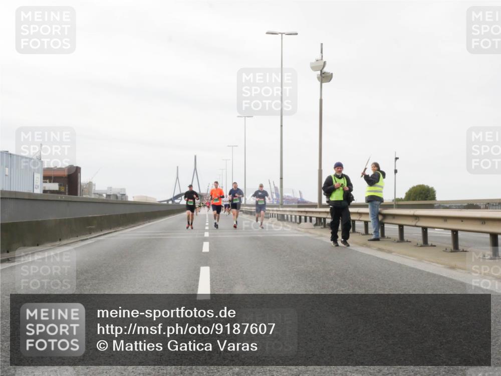 03.10.2025 - Köhlbrandbrückenlauf Matties Gatica Varas http://msf.ph/oto/9187607 03.10.2025 15:50:59 Position 3  meine-sportfotos.de
