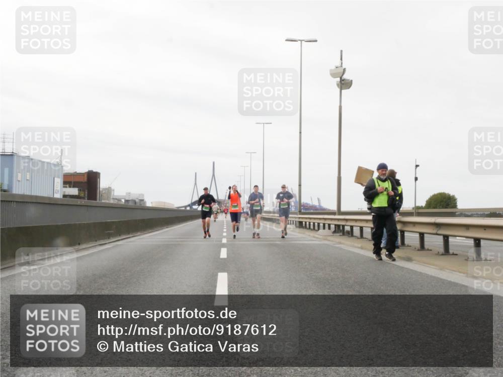 03.10.2025 - Köhlbrandbrückenlauf Matties Gatica Varas http://msf.ph/oto/9187612 03.10.2025 15:51:00 Position 3  meine-sportfotos.de