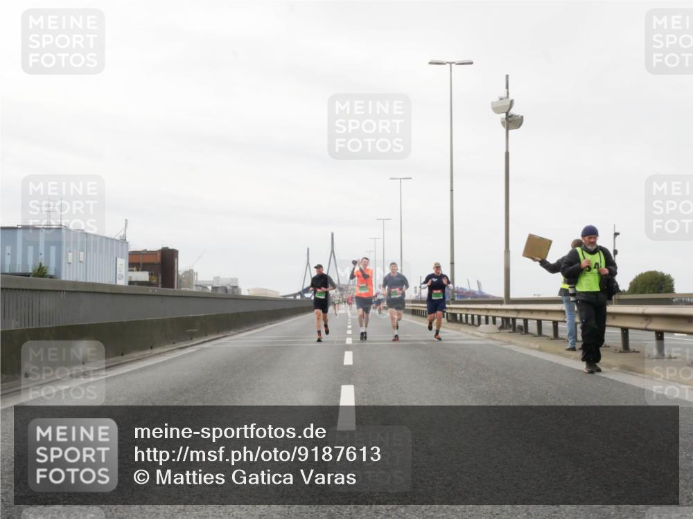 03.10.2025 - Köhlbrandbrückenlauf Matties Gatica Varas http://msf.ph/oto/9187613 03.10.2025 15:51:00 Position 3  meine-sportfotos.de