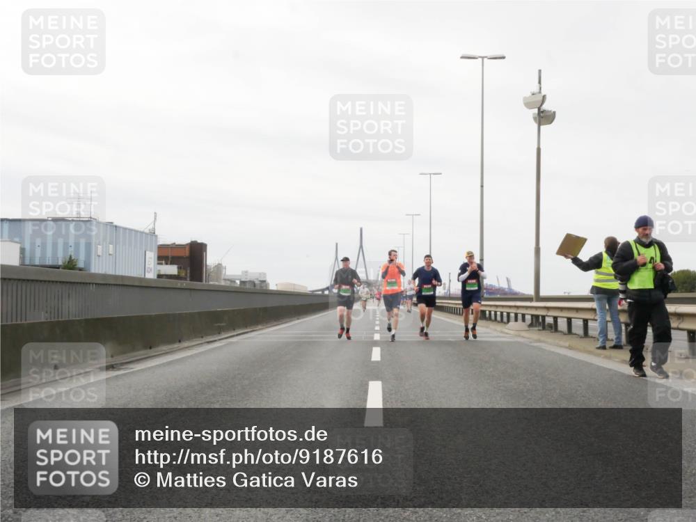 03.10.2025 - Köhlbrandbrückenlauf Matties Gatica Varas http://msf.ph/oto/9187616 03.10.2025 15:51:01 Position 3  meine-sportfotos.de