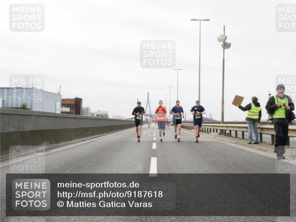 03.10.2025 - Köhlbrandbrückenlauf Matties Gatica Varas http://msf.ph/oto/9187618 03.10.2025 15:51:01 Position 3  meine-sportfotos.de