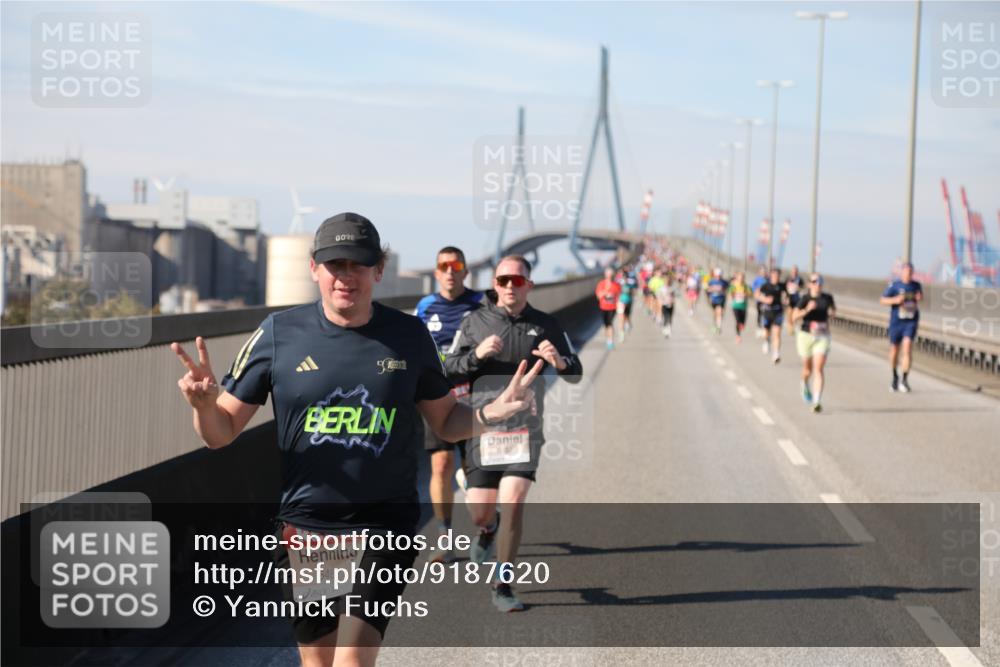 03.10.2025 - Köhlbrandbrückenlauf Yannick Fuchs http://msf.ph/oto/9187620 03.10.2025 11:46:13 Position 3 50, 6461 meine-sportfotos.de