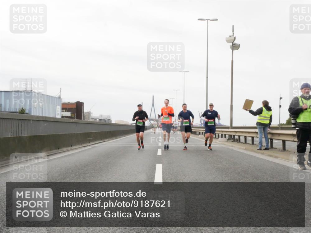 03.10.2025 - Köhlbrandbrückenlauf Matties Gatica Varas http://msf.ph/oto/9187621 03.10.2025 15:51:02 Position 3  meine-sportfotos.de