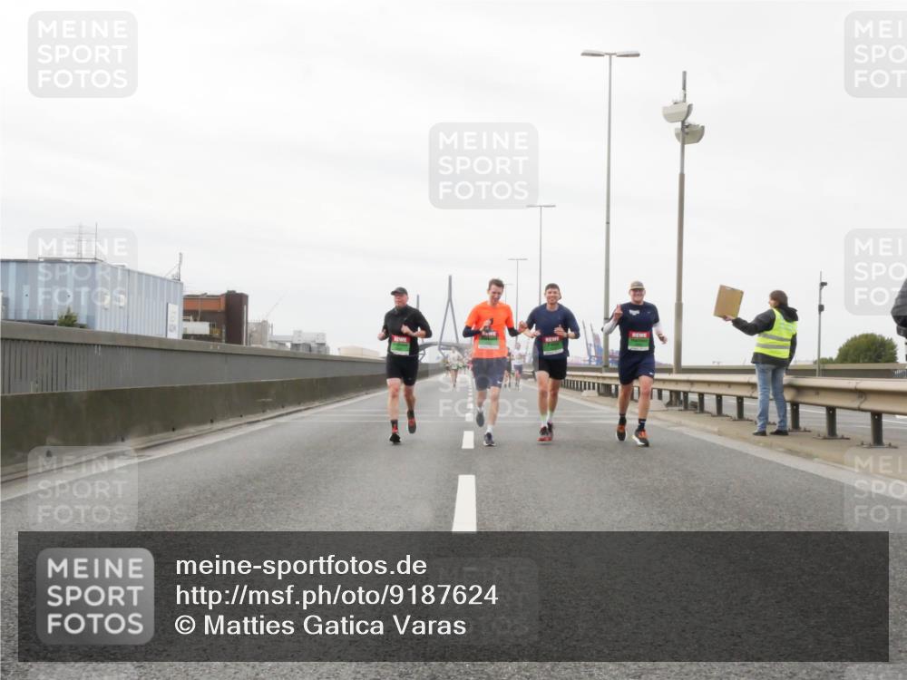 03.10.2025 - Köhlbrandbrückenlauf Matties Gatica Varas http://msf.ph/oto/9187624 03.10.2025 15:51:02 Position 3  meine-sportfotos.de