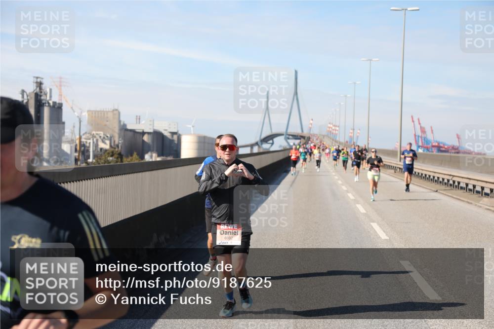 03.10.2025 - Köhlbrandbrückenlauf Yannick Fuchs http://msf.ph/oto/9187625 03.10.2025 11:46:14 Position 3 6032 meine-sportfotos.de