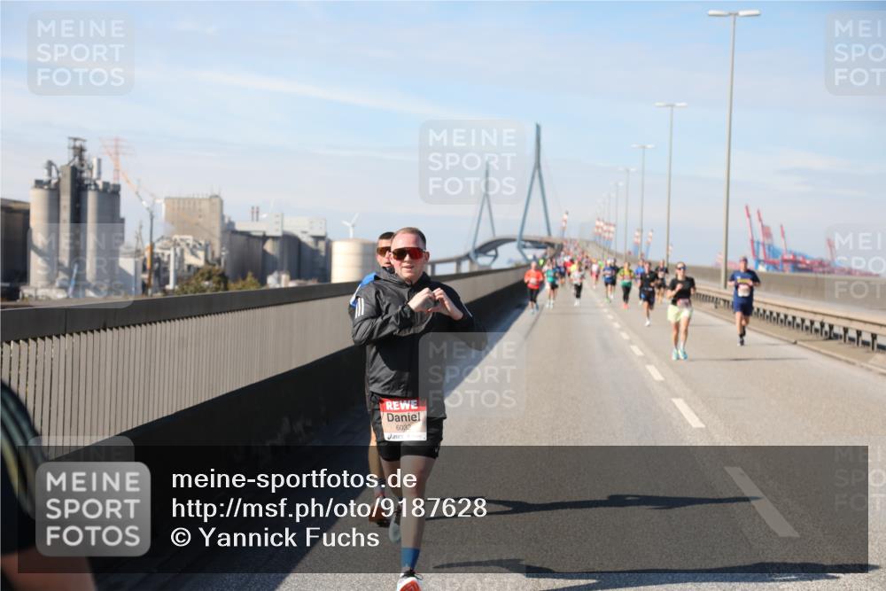 03.10.2025 - Köhlbrandbrückenlauf Yannick Fuchs http://msf.ph/oto/9187628 03.10.2025 11:46:14 Position 3 6032 meine-sportfotos.de