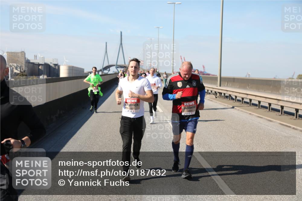 03.10.2025 - Köhlbrandbrückenlauf Yannick Fuchs http://msf.ph/oto/9187632 03.10.2025 12:06:54 Position 3 533, 5891, 5892 meine-sportfotos.de