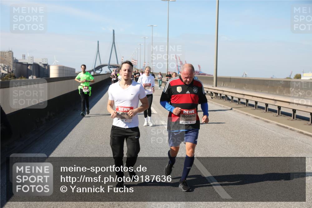 03.10.2025 - Köhlbrandbrückenlauf Yannick Fuchs http://msf.ph/oto/9187636 03.10.2025 12:06:54 Position 3 5891, 5892 meine-sportfotos.de