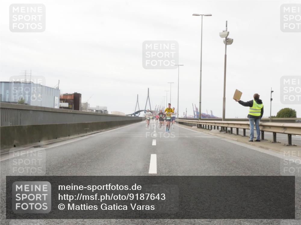 03.10.2025 - Köhlbrandbrückenlauf Matties Gatica Varas http://msf.ph/oto/9187643 03.10.2025 15:51:06 Position 3  meine-sportfotos.de