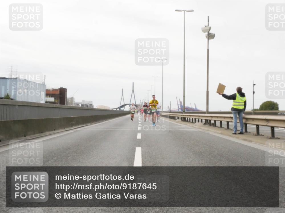 03.10.2025 - Köhlbrandbrückenlauf Matties Gatica Varas http://msf.ph/oto/9187645 03.10.2025 15:51:07 Position 3  meine-sportfotos.de