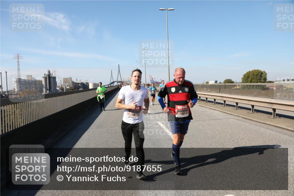 03.10.2025 - Köhlbrandbrückenlauf Yannick Fuchs http://msf.ph/oto/9187655 03.10.2025 12:06:55 Position 3 5891, 5892 meine-sportfotos.de