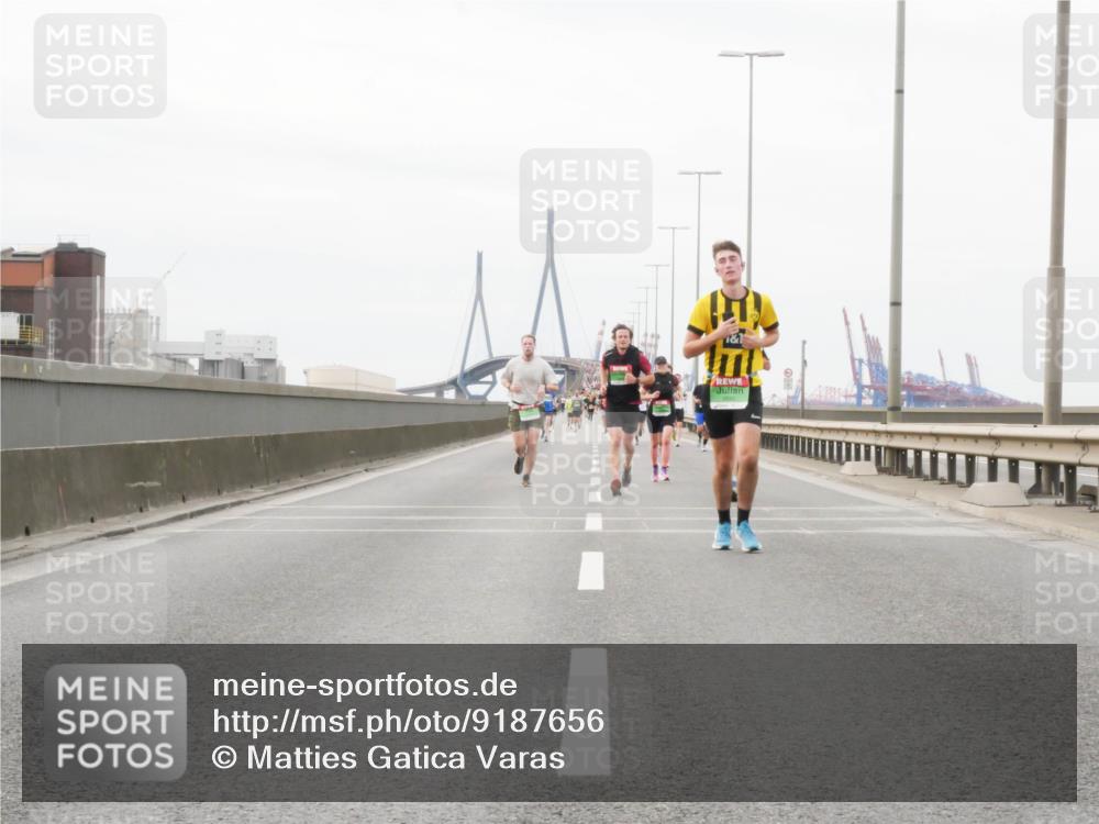 03.10.2025 - Köhlbrandbrückenlauf Matties Gatica Varas http://msf.ph/oto/9187656 03.10.2025 15:51:09 Position 3 181 meine-sportfotos.de