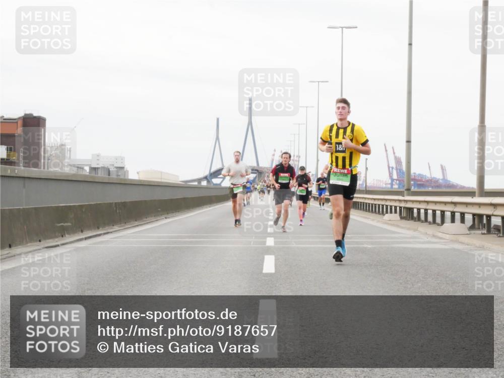 03.10.2025 - Köhlbrandbrückenlauf Matties Gatica Varas http://msf.ph/oto/9187657 03.10.2025 15:51:10 Position 3 181 meine-sportfotos.de