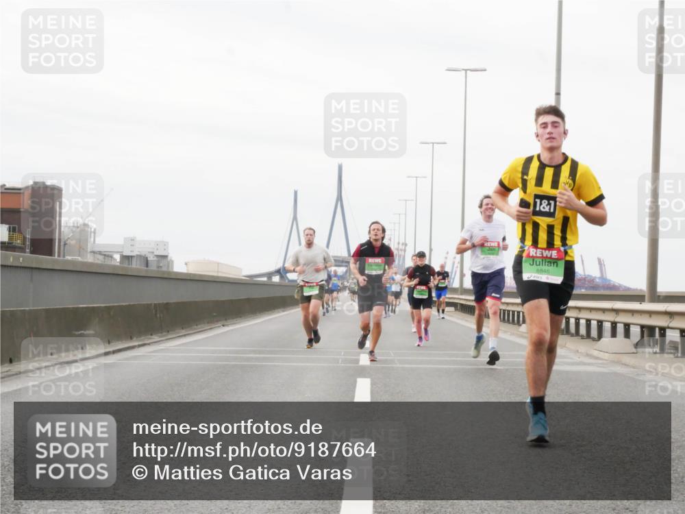 03.10.2025 - Köhlbrandbrückenlauf Matties Gatica Varas http://msf.ph/oto/9187664 03.10.2025 15:51:11 Position 3 1, 1, 8846 meine-sportfotos.de