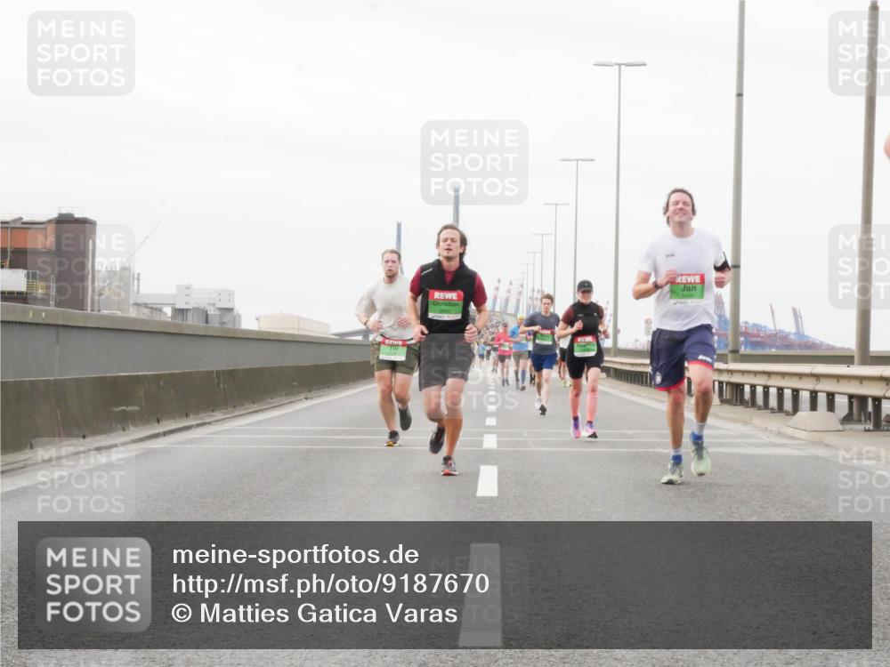 03.10.2025 - Köhlbrandbrückenlauf Matties Gatica Varas http://msf.ph/oto/9187670 03.10.2025 15:51:13 Position 3 6 meine-sportfotos.de