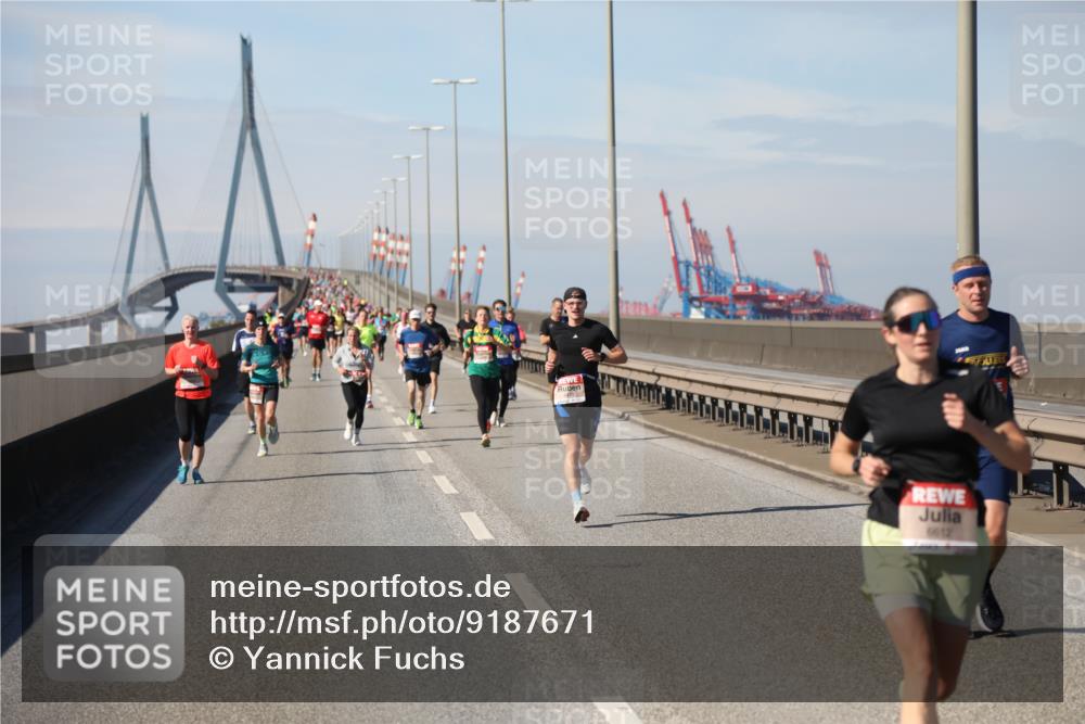 03.10.2025 - Köhlbrandbrückenlauf Yannick Fuchs http://msf.ph/oto/9187671 03.10.2025 11:46:19 Position 3 0612 meine-sportfotos.de