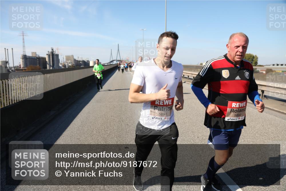 03.10.2025 - Köhlbrandbrückenlauf Yannick Fuchs http://msf.ph/oto/9187672 03.10.2025 12:06:56 Position 3 5891, 5892 meine-sportfotos.de