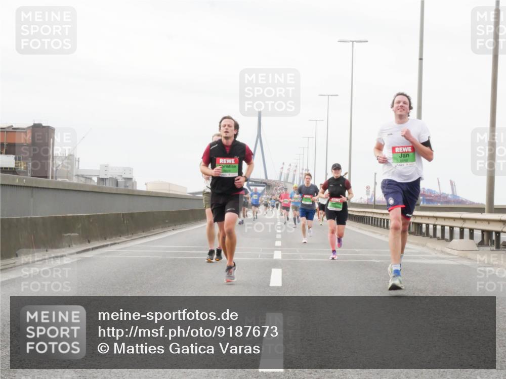 03.10.2025 - Köhlbrandbrückenlauf Matties Gatica Varas http://msf.ph/oto/9187673 03.10.2025 15:51:13 Position 3 8860 meine-sportfotos.de