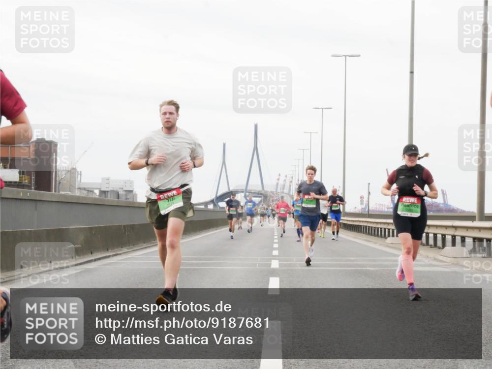 03.10.2025 - Köhlbrandbrückenlauf Matties Gatica Varas http://msf.ph/oto/9187681 03.10.2025 15:51:15 Position 3 7174 meine-sportfotos.de