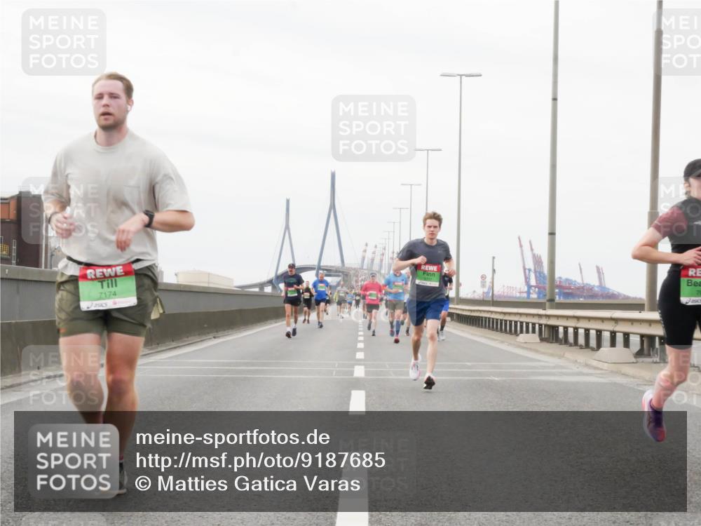03.10.2025 - Köhlbrandbrückenlauf Matties Gatica Varas http://msf.ph/oto/9187685 03.10.2025 15:51:16 Position 3 7174 meine-sportfotos.de