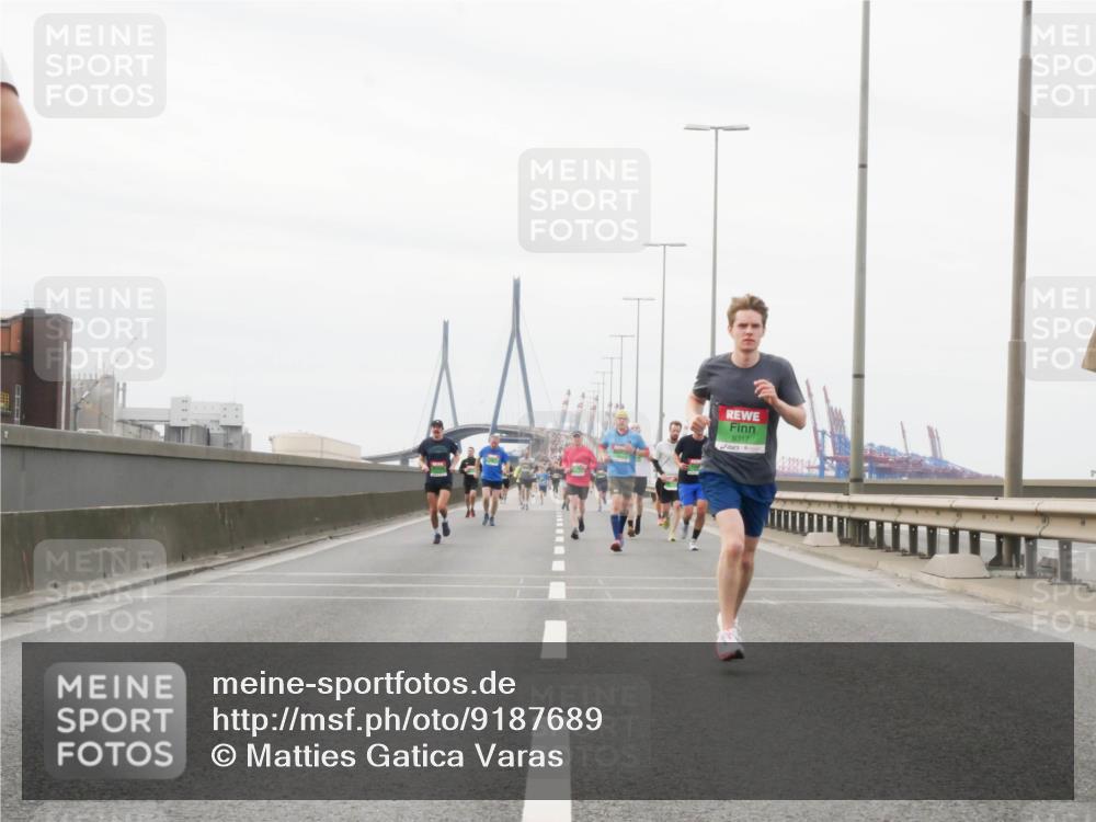 03.10.2025 - Köhlbrandbrückenlauf Matties Gatica Varas http://msf.ph/oto/9187689 03.10.2025 15:51:17 Position 3 9317 meine-sportfotos.de
