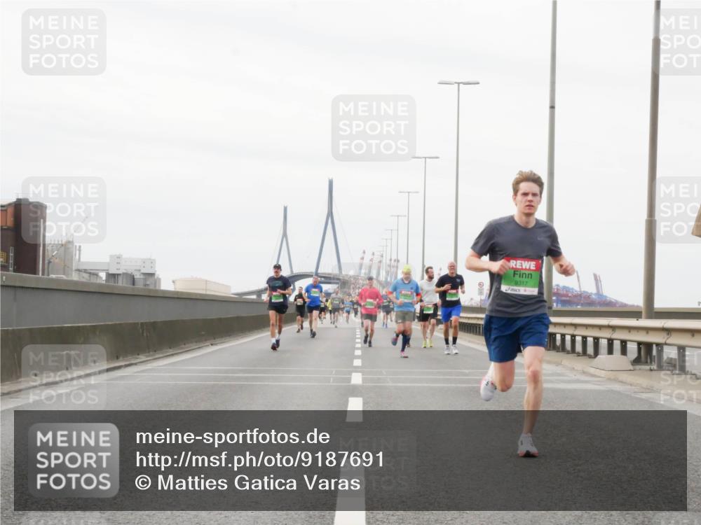03.10.2025 - Köhlbrandbrückenlauf Matties Gatica Varas http://msf.ph/oto/9187691 03.10.2025 15:51:18 Position 3 9317 meine-sportfotos.de
