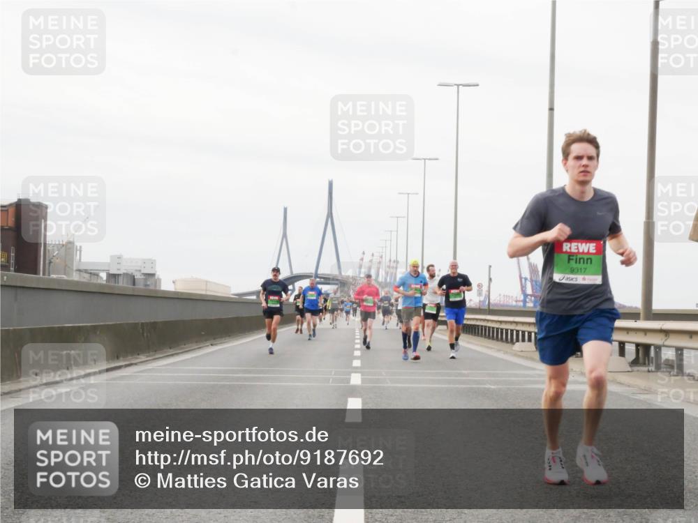 03.10.2025 - Köhlbrandbrückenlauf Matties Gatica Varas http://msf.ph/oto/9187692 03.10.2025 15:51:18 Position 3 9317 meine-sportfotos.de