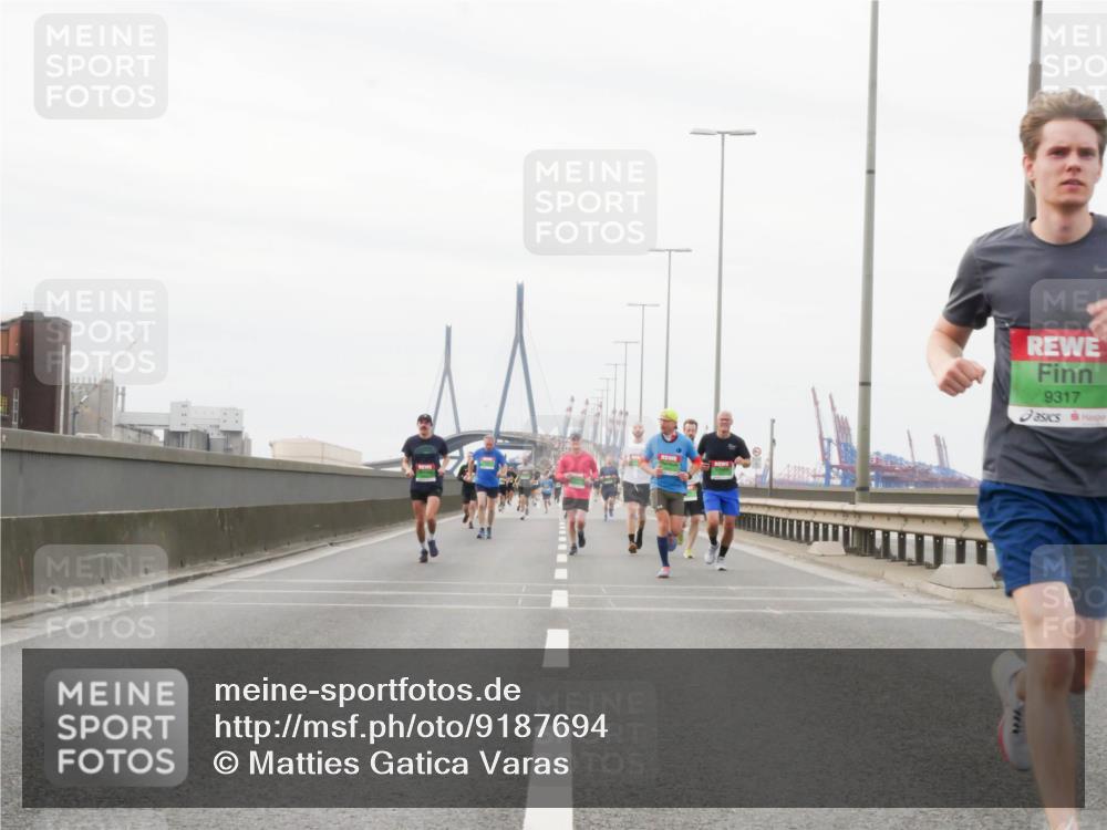 03.10.2025 - Köhlbrandbrückenlauf Matties Gatica Varas http://msf.ph/oto/9187694 03.10.2025 15:51:19 Position 3 9317 meine-sportfotos.de