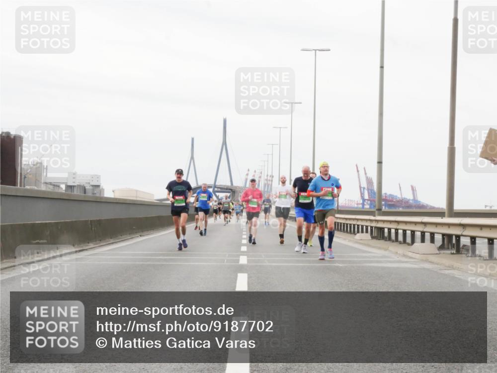 03.10.2025 - Köhlbrandbrückenlauf Matties Gatica Varas http://msf.ph/oto/9187702 03.10.2025 15:51:20 Position 3  meine-sportfotos.de