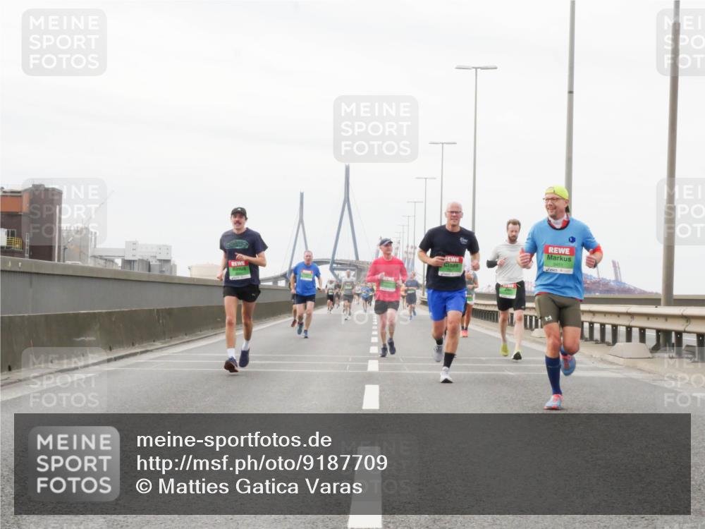 03.10.2025 - Köhlbrandbrückenlauf Matties Gatica Varas http://msf.ph/oto/9187709 03.10.2025 15:51:22 Position 3 9451 meine-sportfotos.de