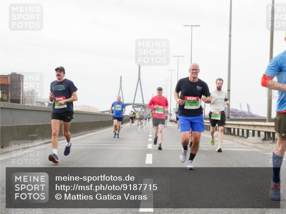 03.10.2025 - Köhlbrandbrückenlauf Matties Gatica Varas http://msf.ph/oto/9187715 03.10.2025 15:51:23 Position 3 7057 meine-sportfotos.de