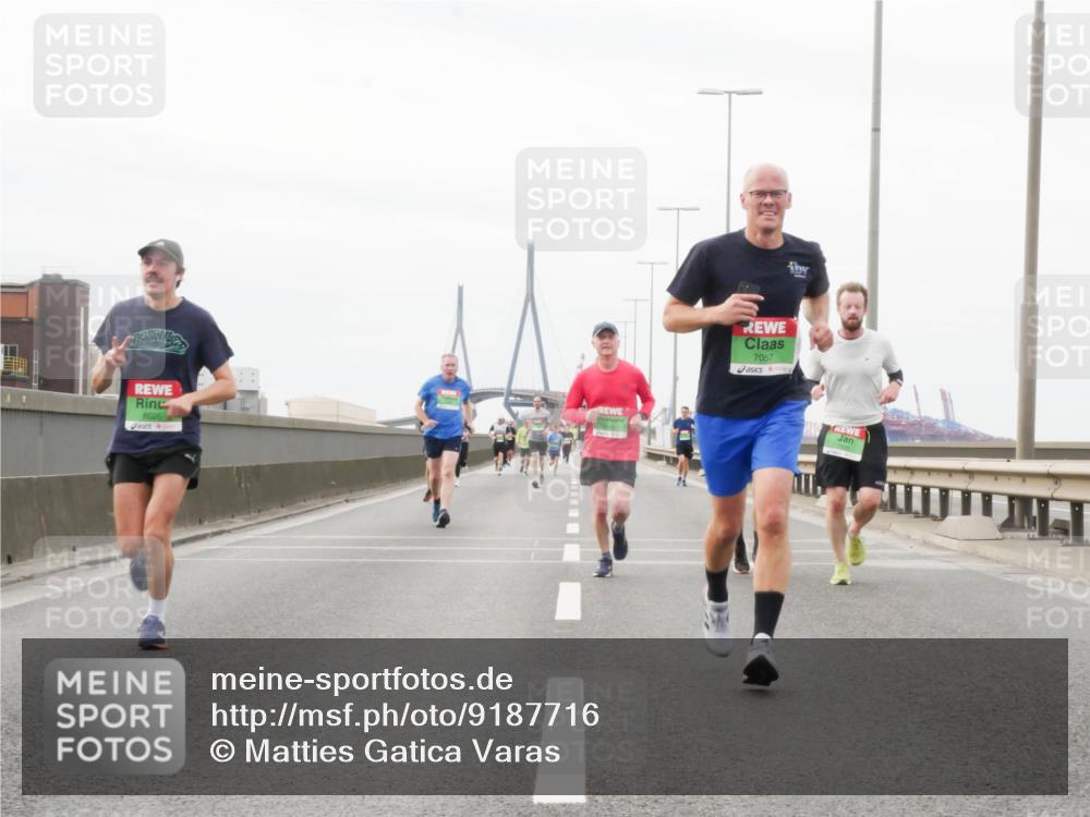 03.10.2025 - Köhlbrandbrückenlauf Matties Gatica Varas http://msf.ph/oto/9187716 03.10.2025 15:51:24 Position 3 8026, 7057 meine-sportfotos.de