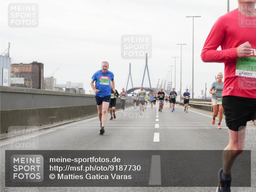 03.10.2025 - Köhlbrandbrückenlauf Matties Gatica Varas http://msf.ph/oto/9187730 03.10.2025 15:51:27 Position 3 717 meine-sportfotos.de