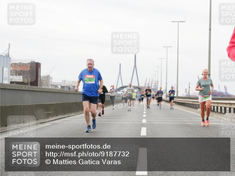 03.10.2025 - Köhlbrandbrückenlauf Matties Gatica Varas http://msf.ph/oto/9187732 03.10.2025 15:51:28 Position 3 16, 3, 7285 meine-sportfotos.de