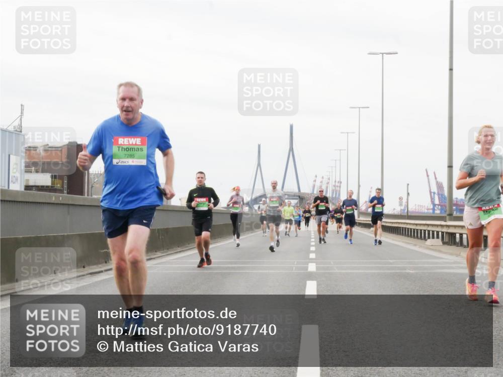 03.10.2025 - Köhlbrandbrückenlauf Matties Gatica Varas http://msf.ph/oto/9187740 03.10.2025 15:51:29 Position 3 7285 meine-sportfotos.de
