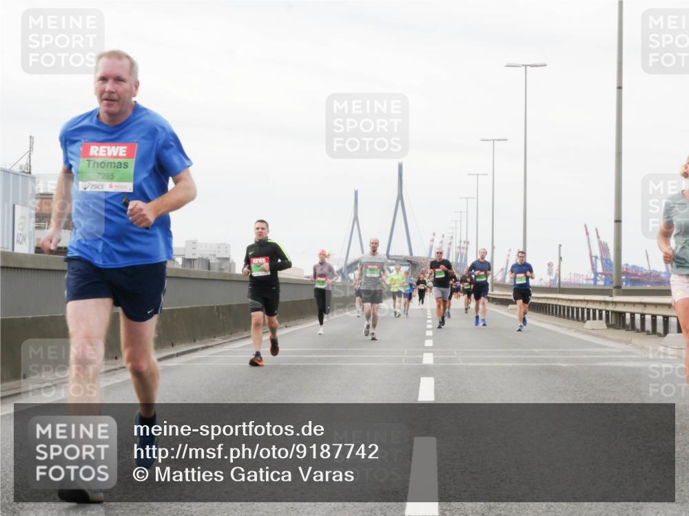 03.10.2025 - Köhlbrandbrückenlauf Matties Gatica Varas http://msf.ph/oto/9187742 03.10.2025 15:51:30 Position 3 7285 meine-sportfotos.de
