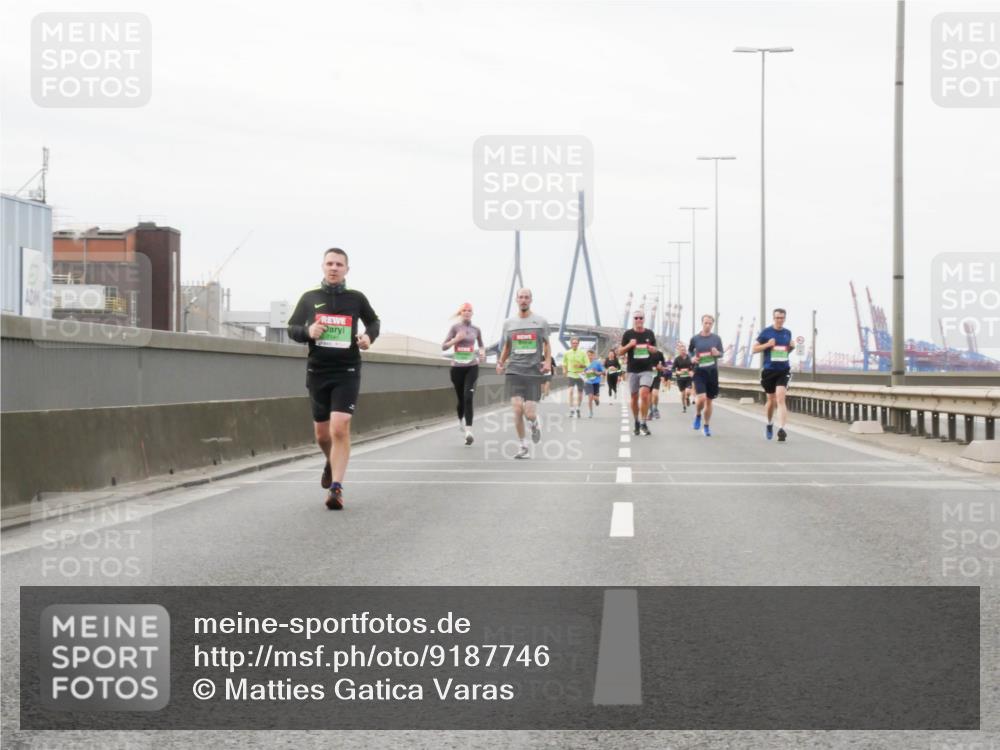 03.10.2025 - Köhlbrandbrückenlauf Matties Gatica Varas http://msf.ph/oto/9187746 03.10.2025 15:51:31 Position 3  meine-sportfotos.de