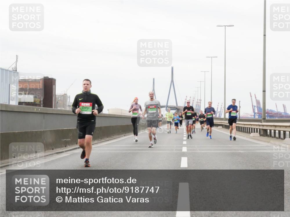 03.10.2025 - Köhlbrandbrückenlauf Matties Gatica Varas http://msf.ph/oto/9187747 03.10.2025 15:51:32 Position 3 7141 meine-sportfotos.de
