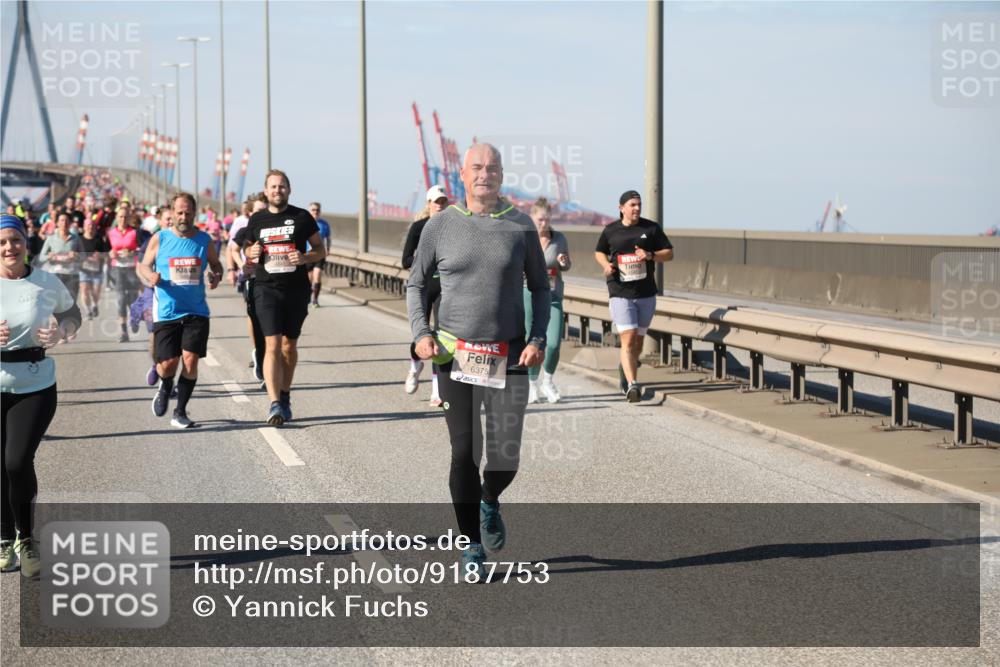 03.10.2025 - Köhlbrandbrückenlauf Yannick Fuchs http://msf.ph/oto/9187753 03.10.2025 12:07:03 Position 3 6375 meine-sportfotos.de