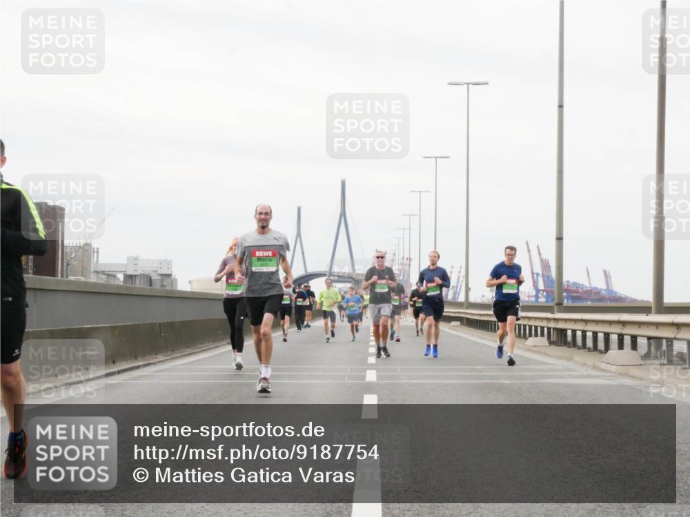 03.10.2025 - Köhlbrandbrückenlauf Matties Gatica Varas http://msf.ph/oto/9187754 03.10.2025 15:51:33 Position 3  meine-sportfotos.de
